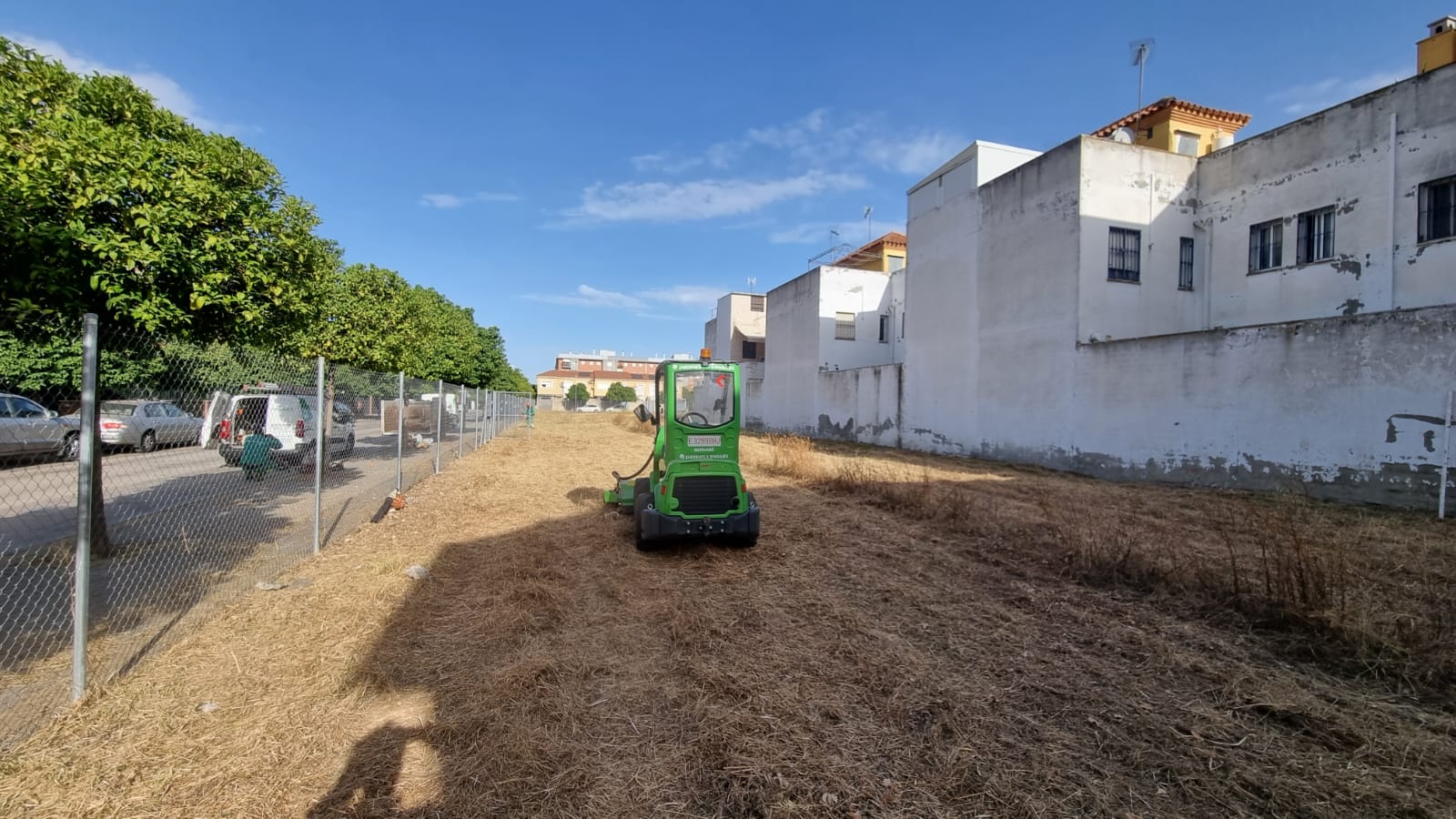 desbroce de solar en el Polígono El Pino de Sevilla | Jardines y Paisajes