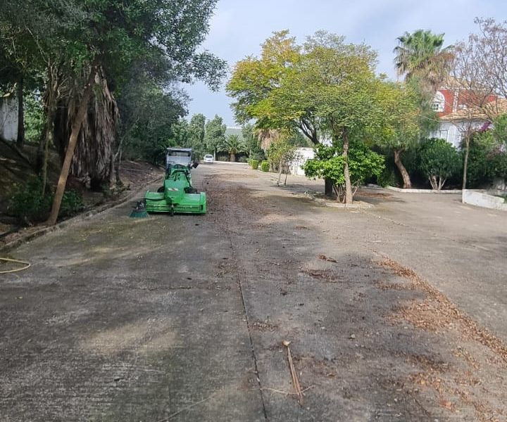 Limpieza de Hacienda Azahares en Espartinas para Sparta Viveros - Jardines y Paisajes