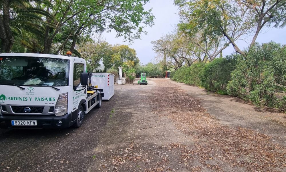 Limpieza de Hacienda Azahares en Espartinas para Sparta Viveros - Jardines y Paisajes
