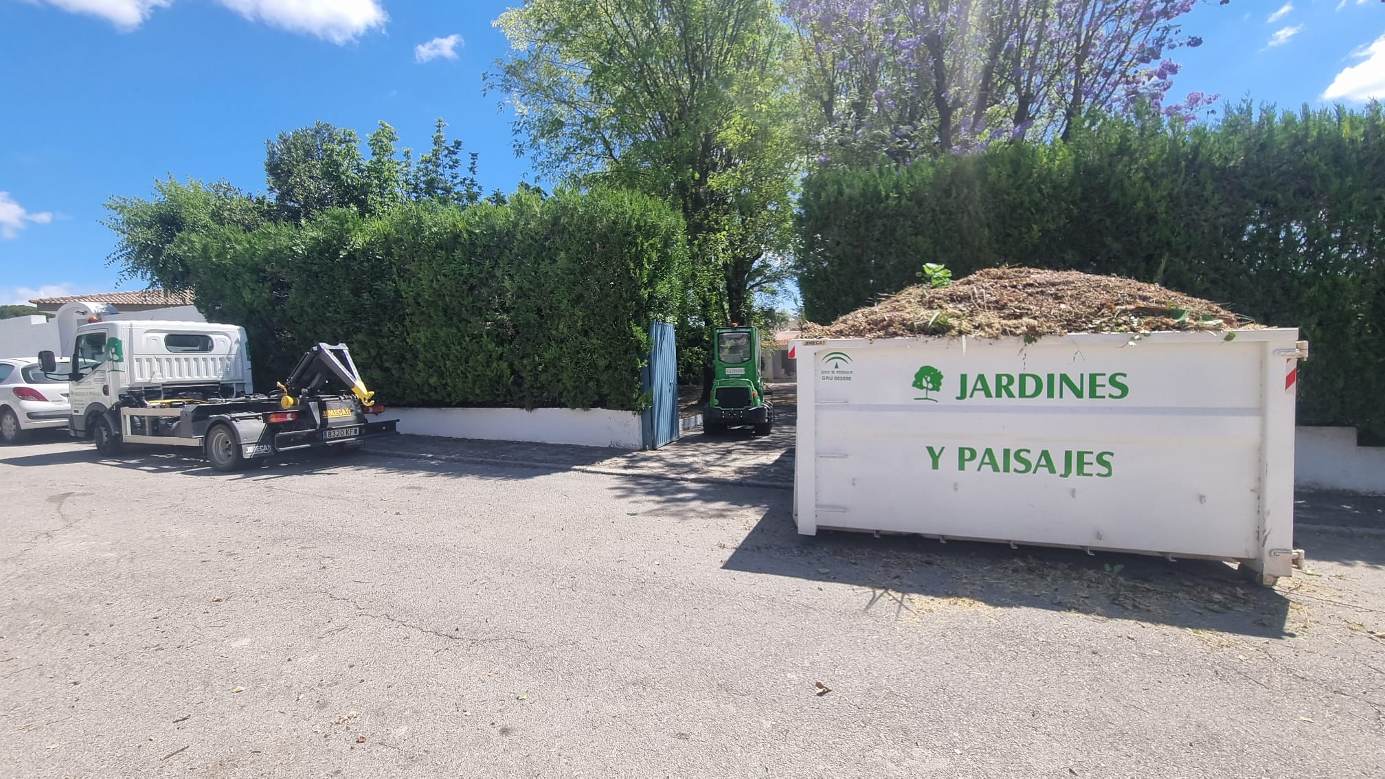 Limpieza y desbroce de jardines en Valencina - Jardines y Paisajes